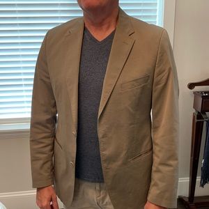 Casual Bugatti light weight blazer in a khaki/tan colour. Excellent shape